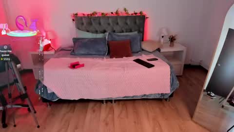 Snapshot of cat__moon__ chatting on April 2026 08:34:01 AM Karol online show from April 2026 08:34:01 AM