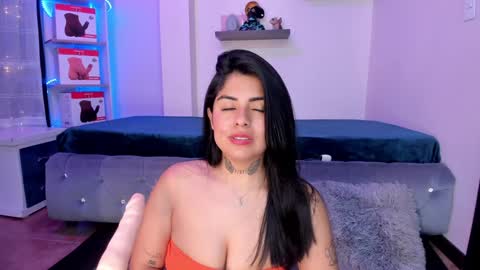 Snapshot of catalina_naughtyy chatting on February 2025 10:54:01 PM Catalina online show from February 2025 10:54:01 PM
