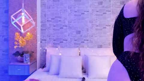 CatalinnaThompson online show from November 2025 11:54:02 AM