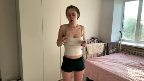 Snapshot of catharinelaumea chatting on May 2026 03:52:02 PM Lolly online show from May 2026 03:52:02 PM