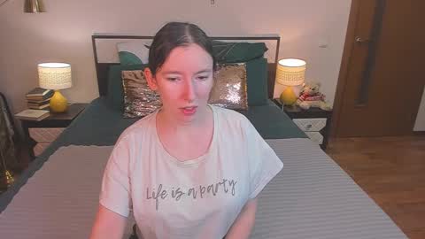 Catrin online show from February 2026 04:00:02 AM