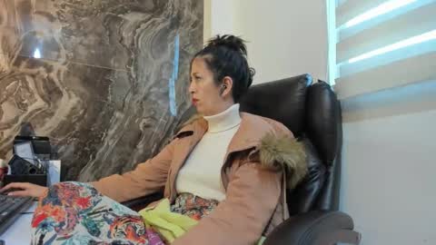 CATT EVANS online show from December 2025 10:50:01 PM