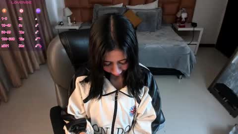 Snapshot of catti_brie_ chatting on November 2025 11:43:02 AM catti_brie_ online show from November 2025 11:43:02 AM