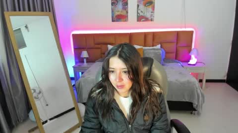 catti_brie_ online show from April 2026 11:24:02 AM