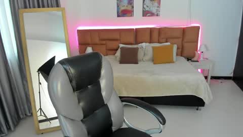 catti_brie_ online show from April 2026 11:30:02 AM