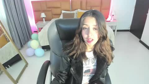 catti_brie_ online show from April 2026 11:37:01 AM