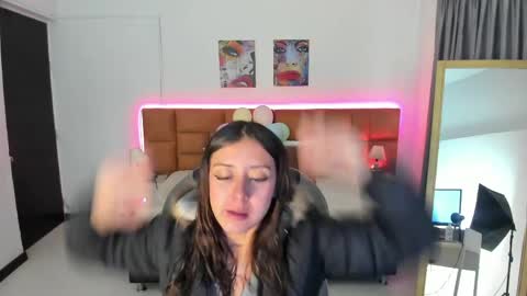 catti_brie_ online show from May 2026 11:39:02 AM