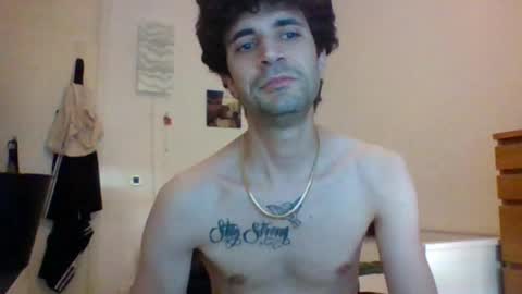 Snapshot of cazzone98italiano chatting on June 2026 05:17:02 PM cazzone98italiano online show from June 2026 05:17:02 PM