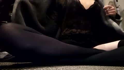 Snapshot of cdleigh1984 chatting on October 2025 10:54:02 PM Cdleigh1984 online show from October 2025 10:54:02 PM