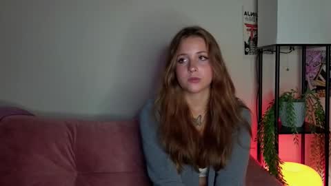 Lina  online show from September 2025 07:15:02 PM