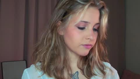 Lina  online show from April 2026 07:03:02 PM