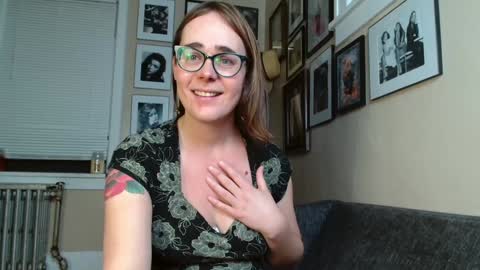 Snapshot of cecilysaintclaire chatting on December 2024 02:05:02 PM Cecily Saint Claire online show from December 2024 02:05:02 PM