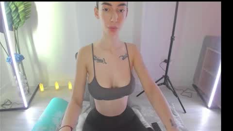 Celine Roxelle online show from November 2025 09:30:02 AM