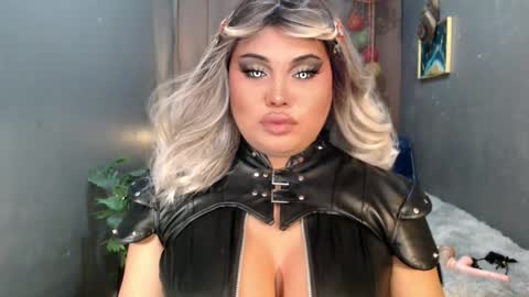 Snapshot of cellinekittcumerr chatting on May 2026 12:01:01 PM cellinekittcumerr online show from May 2026 12:01:01 PM