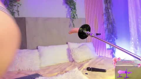 Hello guys my name is Sofi and Lizzie and  Vanessa online show from May 2026 06:09:01 PM