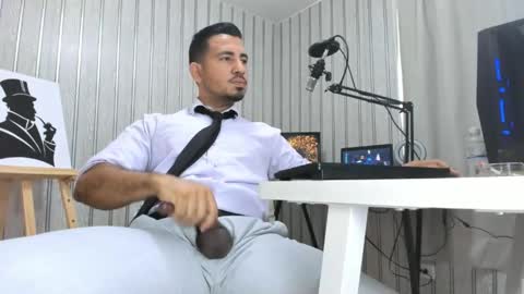 Snapshot of cesar_dant chatting on May 2026 07:42:01 PM Cesar online show from May 2026 07:42:01 PM