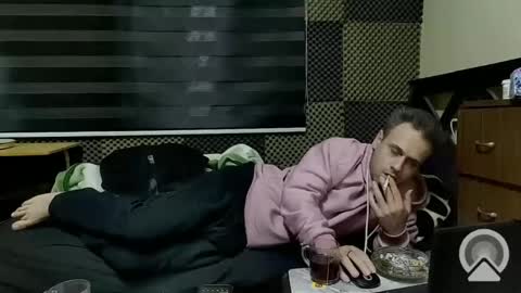 Snapshot of cezar46 chatting on January 2025 03:43:02 AM cezar online show from January 2025 03:43:02 AM