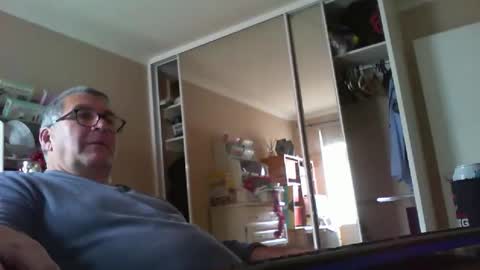 Snapshot of chalkstall chatting on October 2025 08:01:01 AM Chalky online show from October 2025 08:01:01 AM