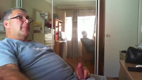 Snapshot of chalkstall chatting on October 2025 05:43:02 AM Chalky online show from October 2025 05:43:02 AM