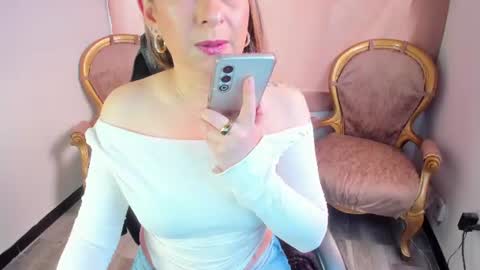 Snapshot of chanel_gold chatting on July 2026 04:45:01 PM online show from July 2026 04:45:01 PM