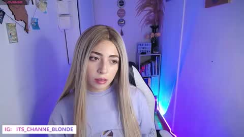 channel_blonde_a online show from October 2025 09:37:02 PM