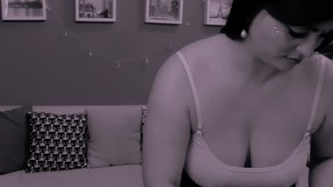 The Queen online show from December 2024 03:33:02 AM