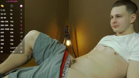 Snapshot of charlie_smiley chatting on December 2024 05:18:02 AM Charlie Smiley online show from December 2024 05:18:02 AM