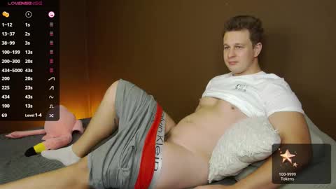 Snapshot of charlie_smiley chatting on September 2025 02:13:02 AM Charlie Smiley online show from September 2025 02:13:02 AM