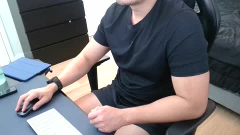 charliekkw online show from November 2025 08:19:01 PM