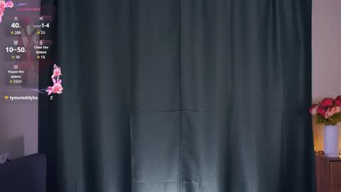 Snapshot of charlinepiker chatting on April 2026 07:18:01 PM Yumi online show from April 2026 07:18:01 PM