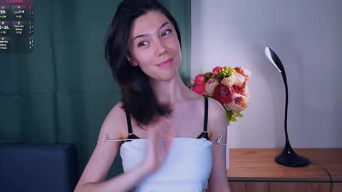 Snapshot of charlinepiker chatting on June 2026 12:34:02 AM Yumi online show from June 2026 12:34:02 AM