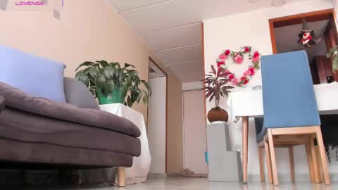 Snapshot of charlize_legs_ chatting on May 2026 03:42:02 PM Charlize online show from May 2026 03:42:02 PM