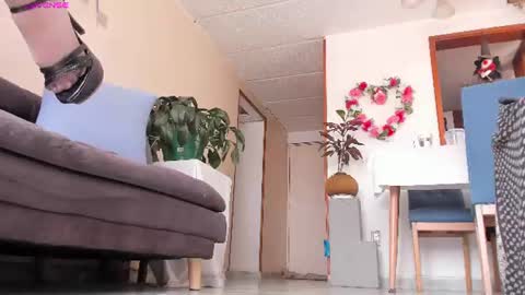 Snapshot of charlize_legs_ chatting on June 2026 04:39:02 PM Charlize online show from June 2026 04:39:02 PM
