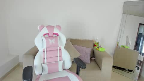    online show from February 2025 09:37:02 PM