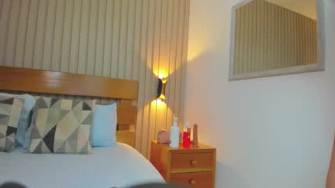 charlotee18_ online show from November 2025 02:21:01 AM