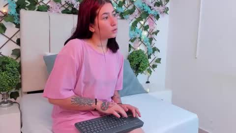 Charlotte Blossom online show from November 2025 08:01:01 PM