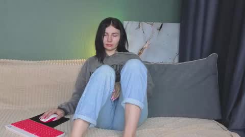 Charlotte online show from September 2025 04:27:01 AM