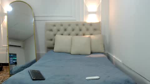 charlottte y dante online show from December 2025 03:34:01 AM