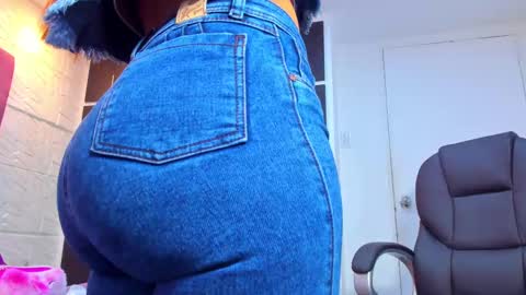 Snapshot of charlotte_icee chatting on November 2025 04:17:02 PM Charlotte Icee online show from November 2025 04:17:02 PM