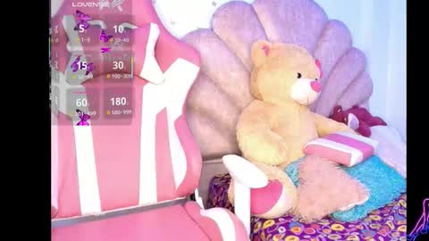 charlotte_walker1 online show from February 2026 09:19:02 AM