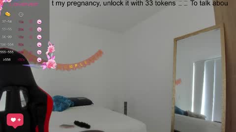Snapshot of charlottecamgirls chatting on May 2026 04:58:02 PM Katherine online show from May 2026 04:58:02 PM