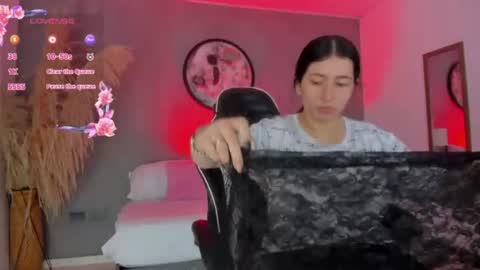 Snapshot of charlottee27_ chatting on June 2026 02:05:01 AM Charlottee online show from June 2026 02:05:01 AM