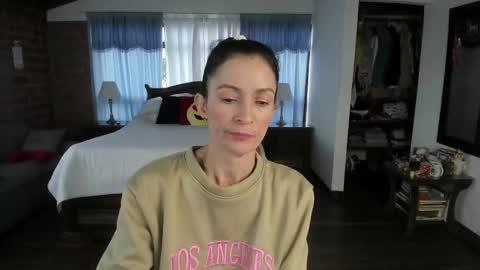 Charlotte online show from October 2025 08:41:02 PM