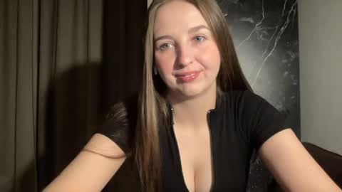Snapshot of charlottexgold chatting on April 2026 08:50:01 PM CharlotteXGold online show from April 2026 08:50:01 PM