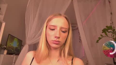 Snapshot of charlottybaby chatting on November 2025 06:19:02 PM Charlotte online show from November 2025 06:19:02 PM