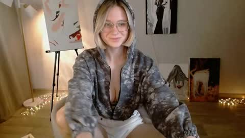 Michelle  online show from October 2025 01:25:02 AM