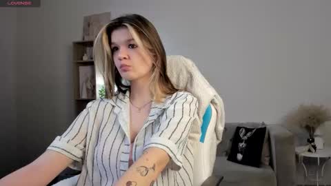 Snapshot of charmingvixen chatting on November 2025 10:54:01 AM Kati online show from November 2025 10:54:01 AM