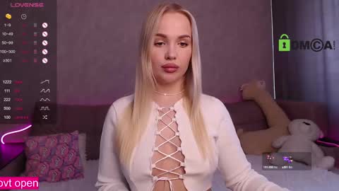 Snapshot of chatur_babes_ chatting on February 2025 06:40:01 AM Im Elya   inst Elya Elfie  online show from February 2025 06:40:01 AM
