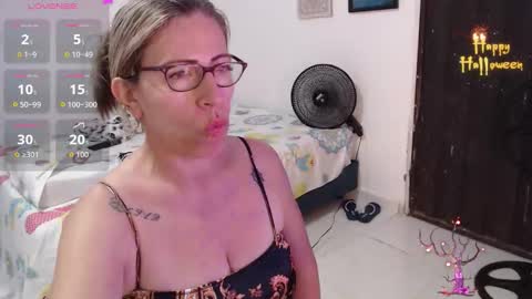 Snapshot of chayla_ruiz chatting on October 2025 11:40:01 PM CHAYLA VICTORIA RUIZ online show from October 2025 11:40:01 PM