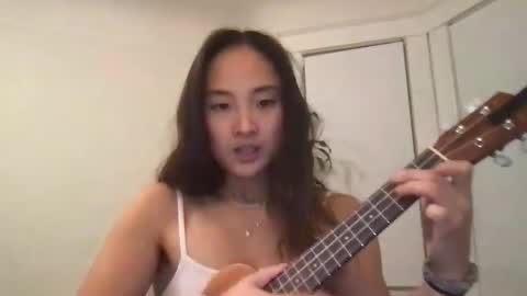 Snapshot of chellybear101 chatting on January 2025 04:33:02 AM chellybear101 online show from January 2025 04:33:02 AM